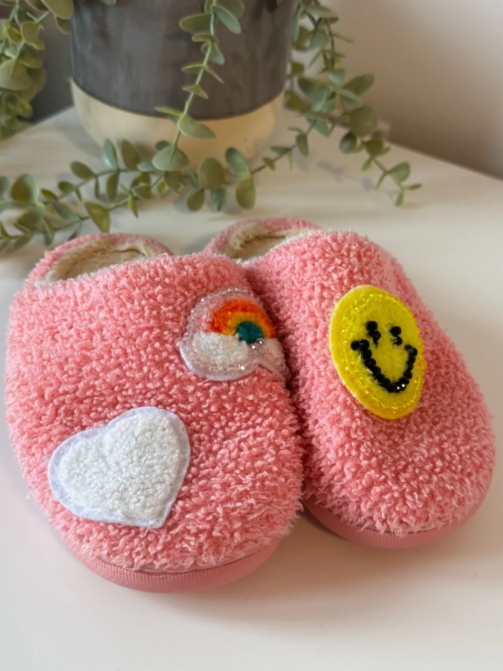 kids pink fuzzy slippers smiley face rainbow heart cozy house shoes size 12/13